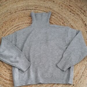 Petal & Pup Cozy Grey Slouchy Boxy Cropped With Deep V Plunge Back. Size Small